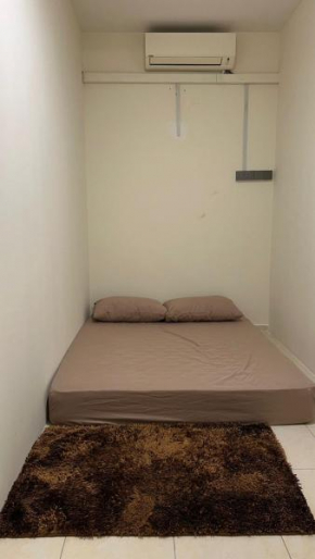 Kiki's room for men 8B